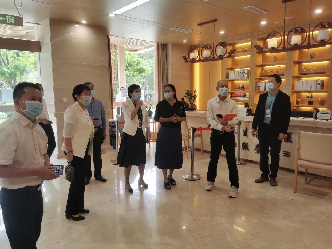 广州黄埔区区人大调研组赴岭南养生谷中医医院调研