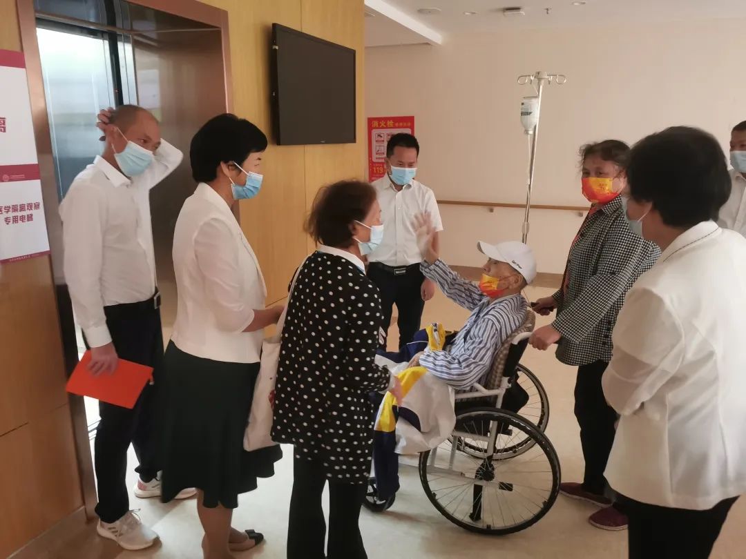 广州黄埔区区人大调研组赴岭南养生谷中医医院调研