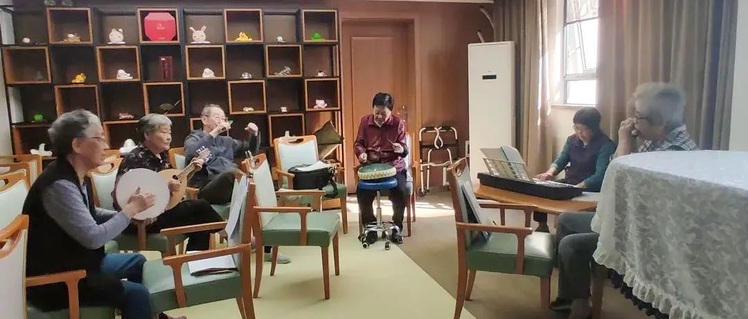 丰富多彩的岭南养生谷养老院的真实生活——“80后”乐团